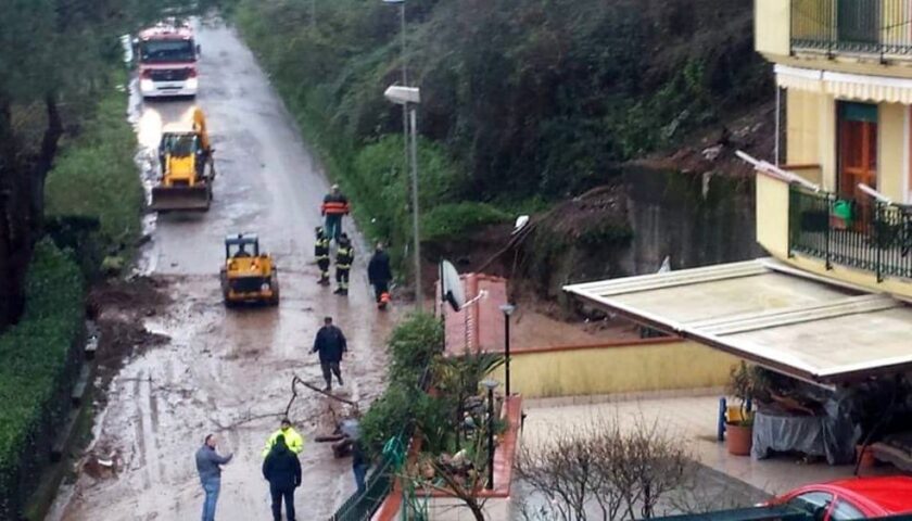 PELLEZZANO, SMOTTAMENTO A COPERCHIA: STRADA CHIUSA