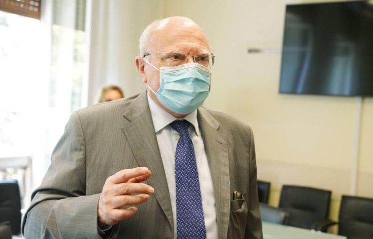 Il professore Galli: “Non so se le restrizioni bastano, la circolazione del virus è forte”