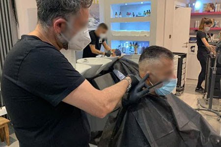 Nuovo Dpcm, restrizioni anche per parrucchieri e barbieri
