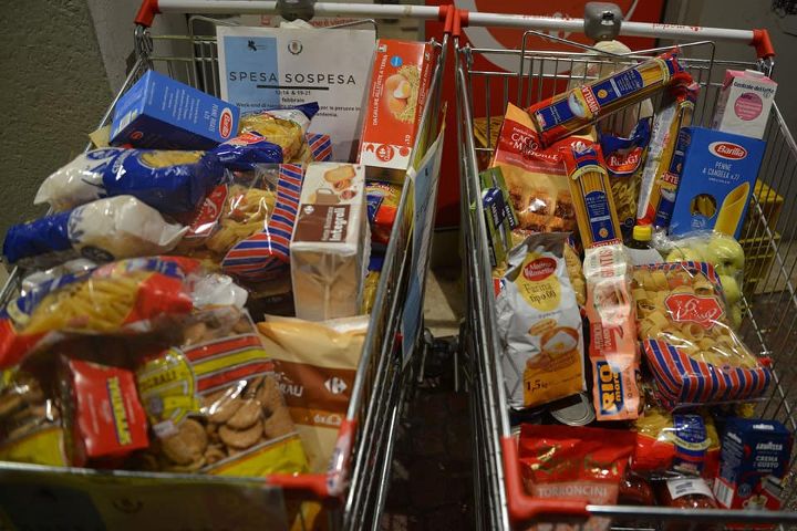 Emergenza povertà ai tempi del Covid-19: la raccolta alimentare continua in ogni week-end fino a Pasqua