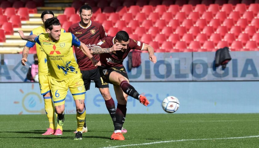 All’Arechi la Salernitana impatta contro il Chievo, De Luca risponde a Tutino