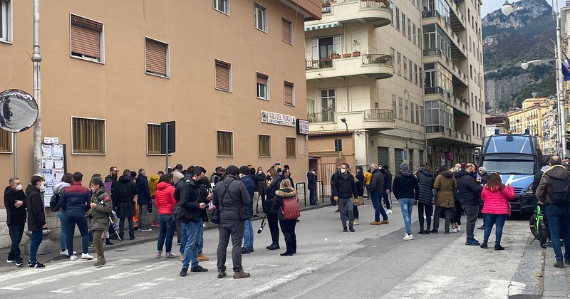 Partite Iva, ristoratori e coordinamento scuole aperte protestano al Genio Civile di Salerno contro restrizioni e chiusure