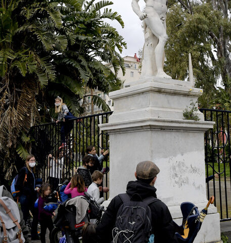 I NO DAD PROTESTANO A NAPOLI PER PARCHI E VILLE CHIUSI