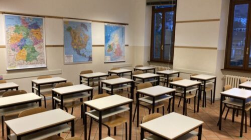 Eboli, ritoccano i voti dei compiti in classe: studenti ai lavori sociali