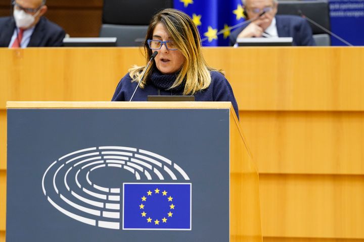 L’europarlamentare salernitana Lucia Vuolo elogia la Von der Leyen e annuncia: “Sindaci, imprenditori e studenti, per voi formazione e seminari con me in Europa”
