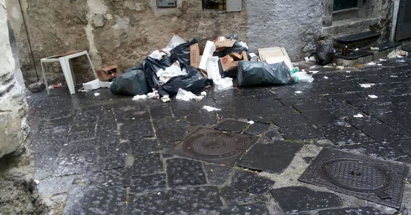 PULIZIA DELLE STRADE IN CITTA’, CORAGGIO SALERNO: “TASSE ALTE MA SERVIZIO SEMPRE PIU’ IN BASSO”