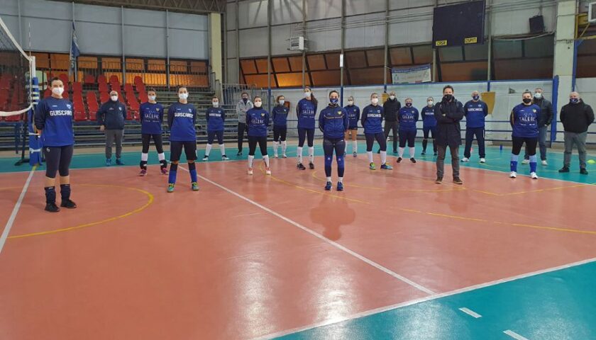 Polisportiva Salerno Guiscards, domani l’esordio in campionato in casa del Ft Napoli Pianura Volley