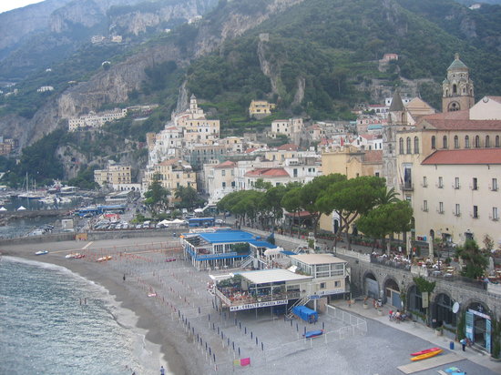 Ad Amalfi 4 contagiati al covid: famiglia isolata