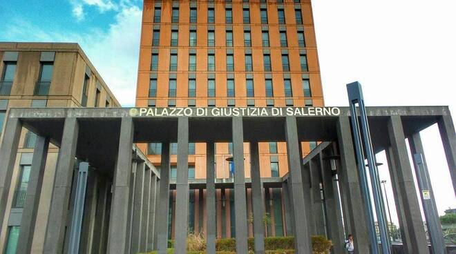 Malore in aula mentre depone, soccorsi in ritardo: caos alla Cittadella giudiziaria