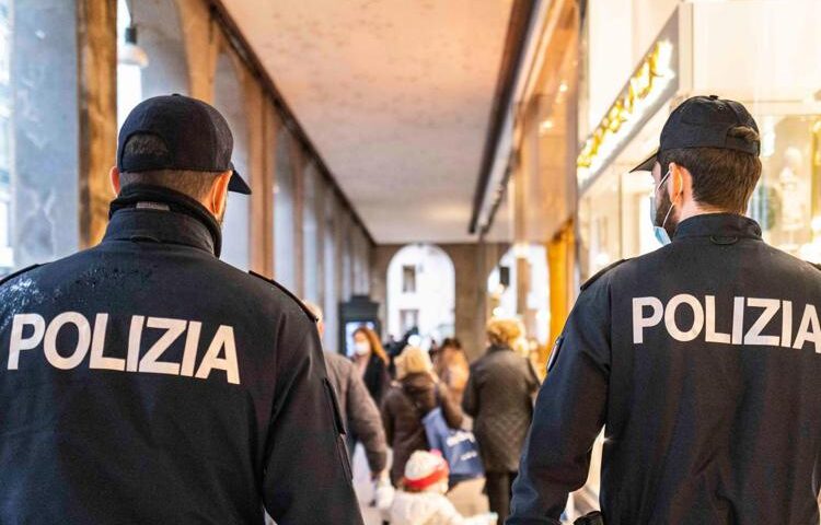 Covid, oggi le nuove zone rosse. In Campania in arrivo regole più restrittive