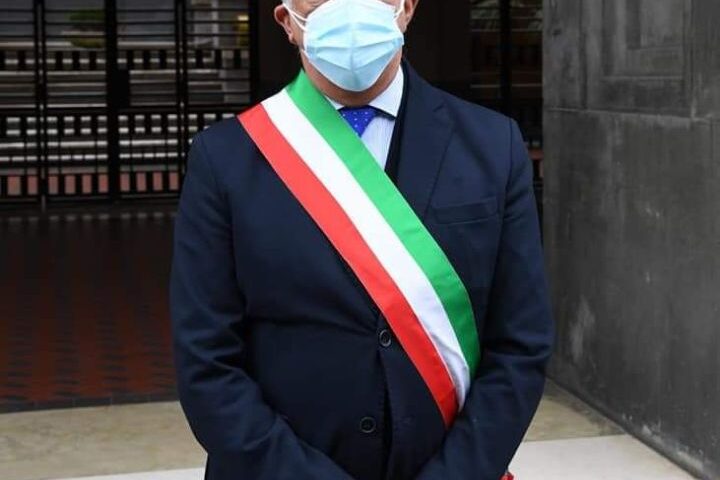 Anche Salerno ricorda le vittime del coronavirus