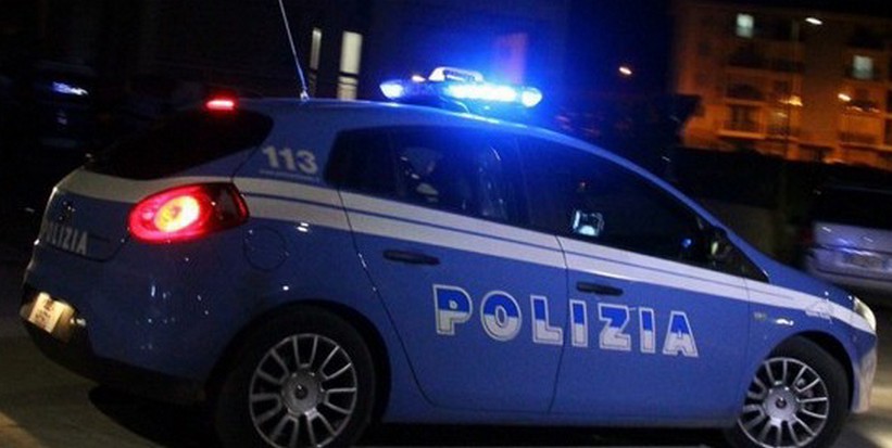 Salerno, ladri in azione in pieno centro: ripuliti bar e pizzeria