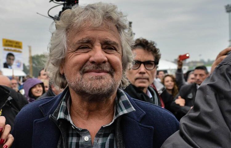 La provocazione di Beppe Grillo: candidato alla segreteria del Pd