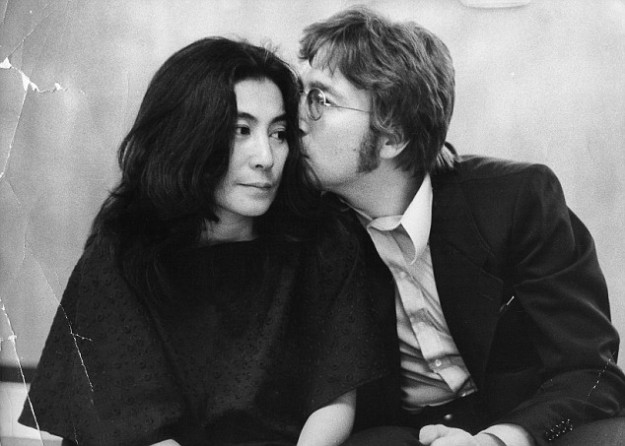 Il 20 marzo 1969 a Gibilterra John Lennon sposa Yoko Ono