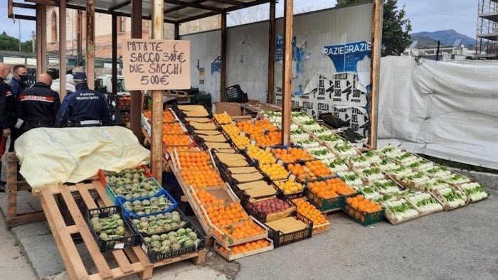 Salerno, sequestrati a Mariconda 5 quintali di frutta