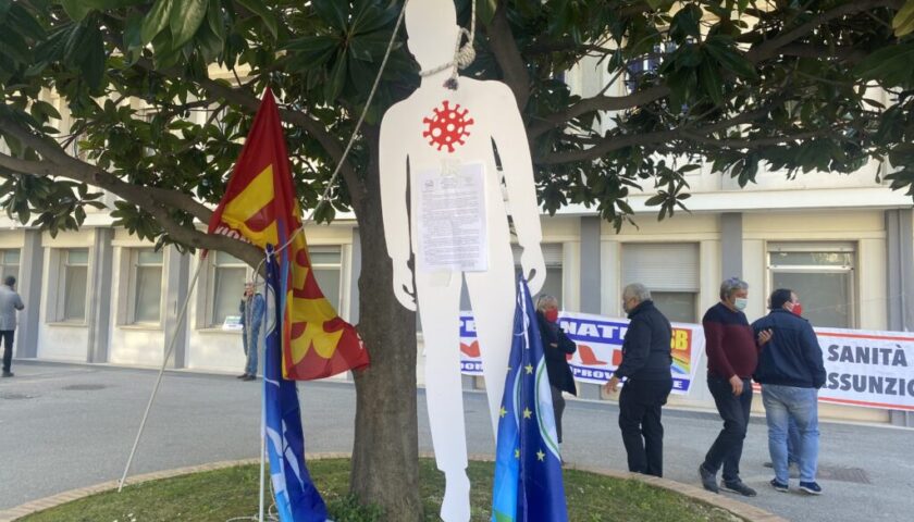 Protesta sanità al Ruggi, l’Usb: “Strage di Stato”