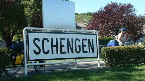 Il 26 marzo 1995 entra in vigore il trattato di Schengen Il 26 marzo 1995 entra in vigore il trattato di Schengen