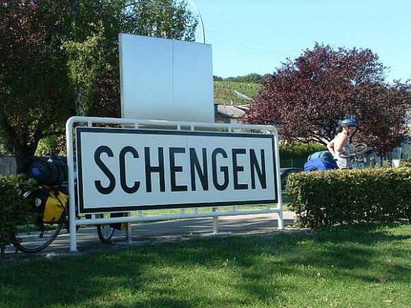 Il 26 marzo 1995 entra in vigore il trattato di Schengen