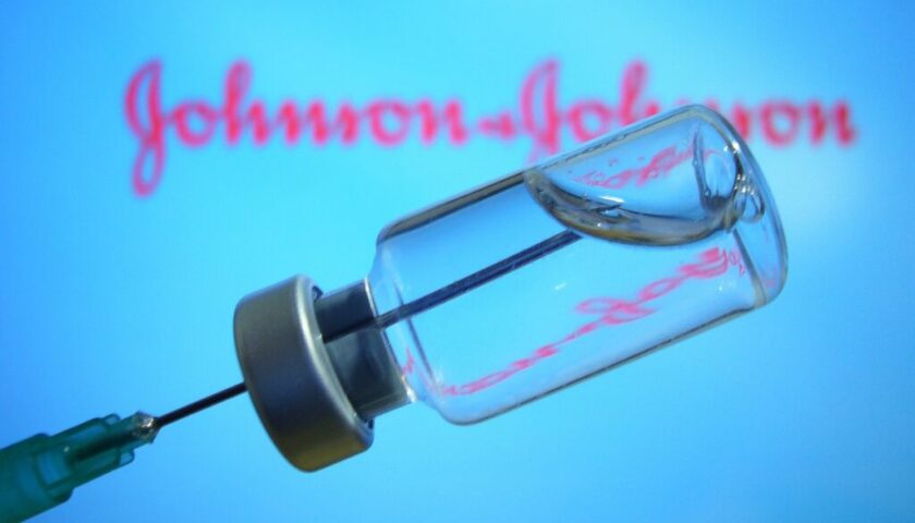 L’Aifa autorizza il vaccino Johnson&Johnson: efficace all’85% alla prima dose