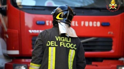 Incendio di rifiuti presso la villa comunale di Nocera Inferiore