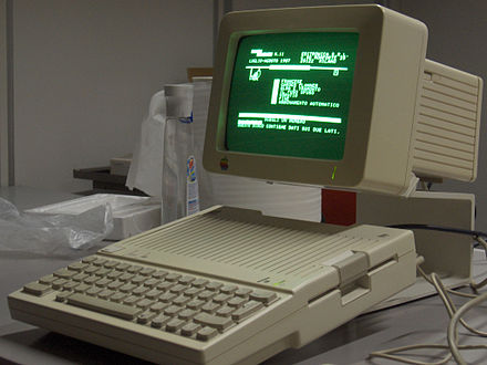 Il 16 aprile 1977 a San Francisco viene presentato il computer Apple II