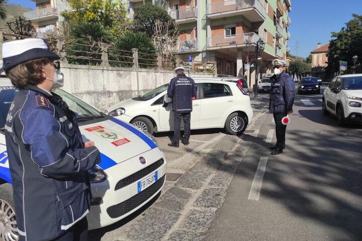 Multati con 400 euro a testa cittadini di altri comuni trovati senza giustificazione a Baronissi