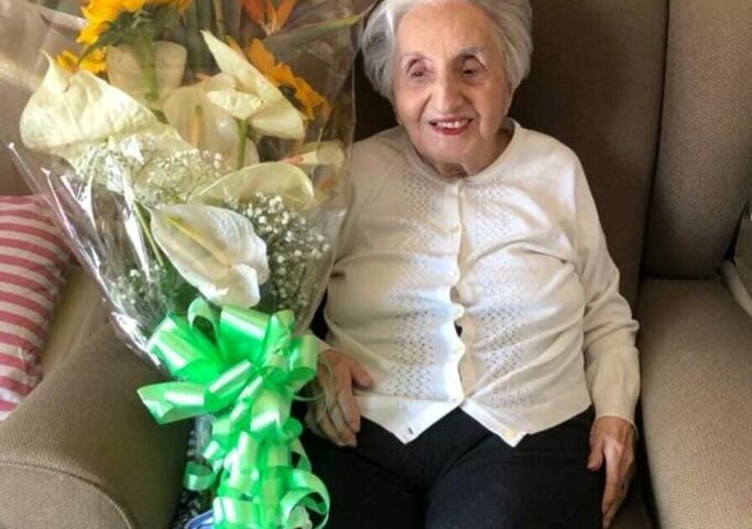 La signora Ester compie 100 anni, gli auguri del sindaco di Salerno