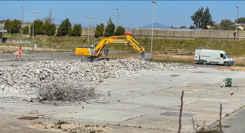 Rifiuti, impianto a Giugliano. Il sindaco di Qualiano: “De Luca poco elegante, mai seduti al tavolo con lui. Aspettiamo convocazioni”