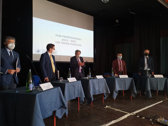 CINEMA E INTERNET, L’EVOLUZIONE NELLA STORIA DELLA PSICHIATRIA AL 49ESIMO CONGRESSO DELLA SOCIETA’ INTERNAZIONALE STORIA MEDICINA SALERNO