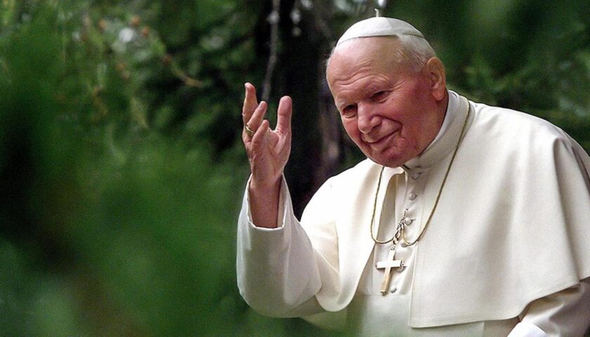 Il 2 aprile di 18 anni fa moriva Giovanni Paolo II, il Papa più amato nei tempi moderni