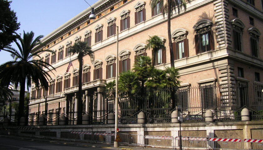 L’ambasciata Usa ai concittadini: “Non venite in Italia, è alto il rischio Covid”