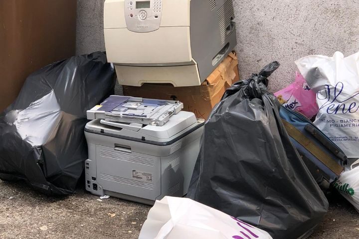 Salerno Pulita cerca un’associazione per controllare i furbetti dei rifiuti
