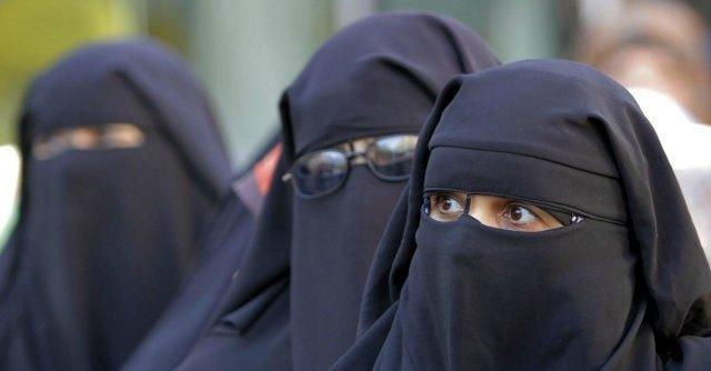 L’11 aprile del 2011 la Francia diventa il primo Paese a vietare il burqa