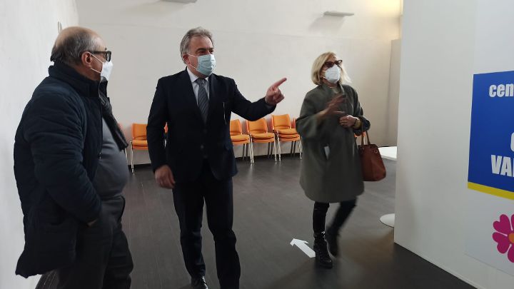 EMERGENZA COVID-19, PRIME VACCINAZIONI AL POLO VACCINALE DI GIFFONI VALLE PIANA