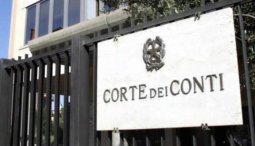 CAMPANIA. IANNONE (FDI): “CORTE DEI CONTI CERTIFICA CHE DE LUCA PRIMA SPERPERA E POI CRITICA IL GOVERNO”