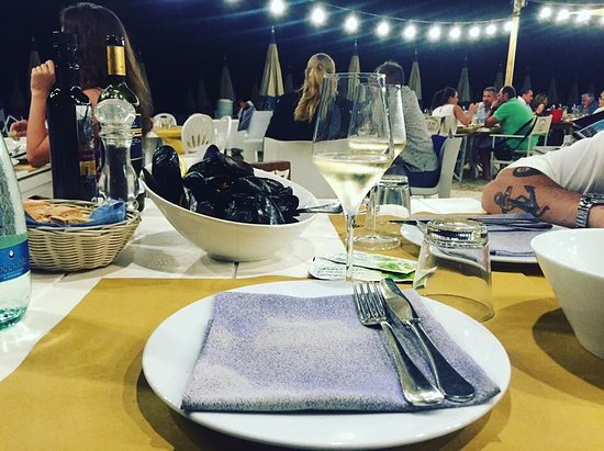 Il ministro Gelmini: “Nessuna multa a chi resterà nel ristorante fino alle 22”