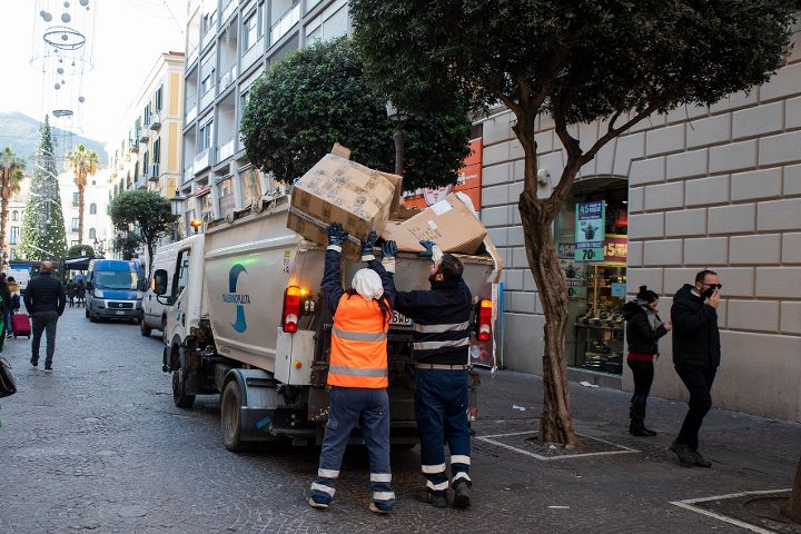 RACCOLTA DIFFERENZIATA A SALERNO, SI ARRESTA LA FLESSIONE