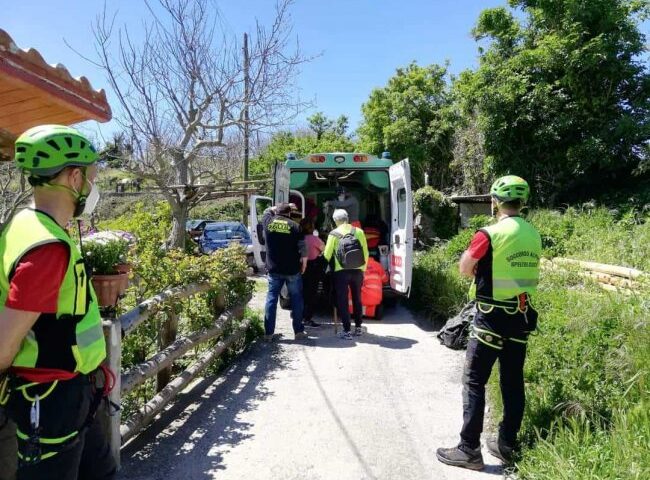 Escursionisti e feriti in costiera amalfitana, intervento salvataggio del soccorso alpini