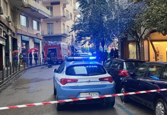 Allarme bomba in pieno centro a Salerno, ricerche estese anche su Corso Vittorio Emanuele