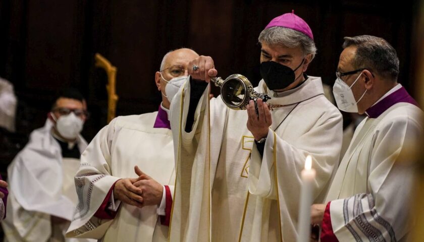 San Gennaro, prodigio della liquefazione: sciolto il sangue