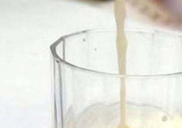 Bere latte non aumenta i livelli di colesterolo