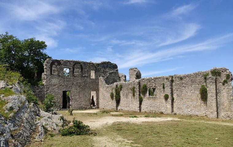 Nocera Inferiore, affidata la gestione del verde pubblico ad una ditta esterna, parte il programma di manutenzione dal Castello del Parco