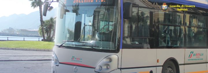 Preso il 29enne che ha minacciato con un coltello autista di Busitalia a Salerno