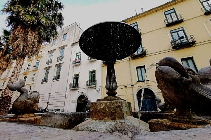 SALERNO,  RIPULITA LA FONTANA LARGO ABATE CONFORTI