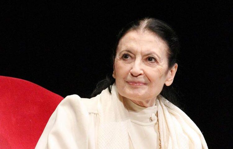 La signora della danza italiana Carla Fracci è in gravi condizioni