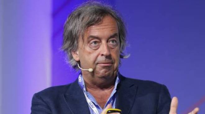 Burioni: “La variante indiana al Covid si diffonde su chi ha avuto una sola dose di vaccino”