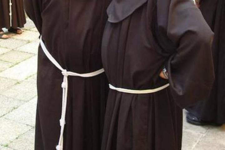 Truffa a Cava nel nome dei frati e per sostenere la mensa