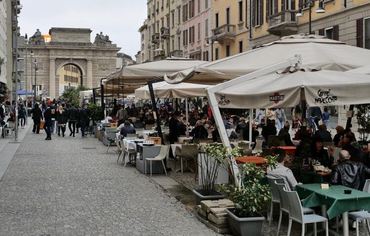 Covid 19: ristoranti all’ aperto in zona bianca non ci sono restrizioni. 8 persone al massimo se si pranza o si cena al chiuso