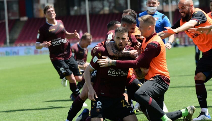 La Salernitana batte l’Empoli ma il Monza non molla…