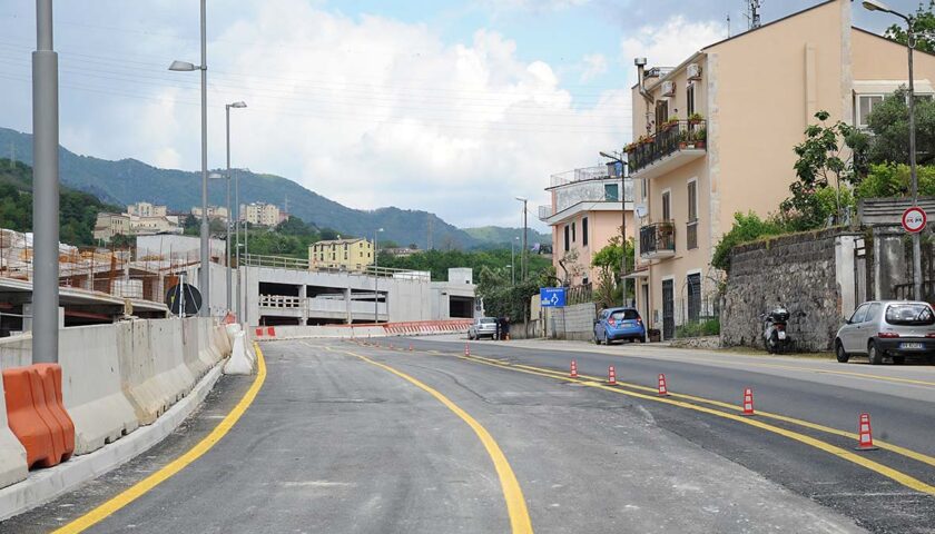 Salerno: schianto con lo scooter in via dei Greci, centauro in ospedale